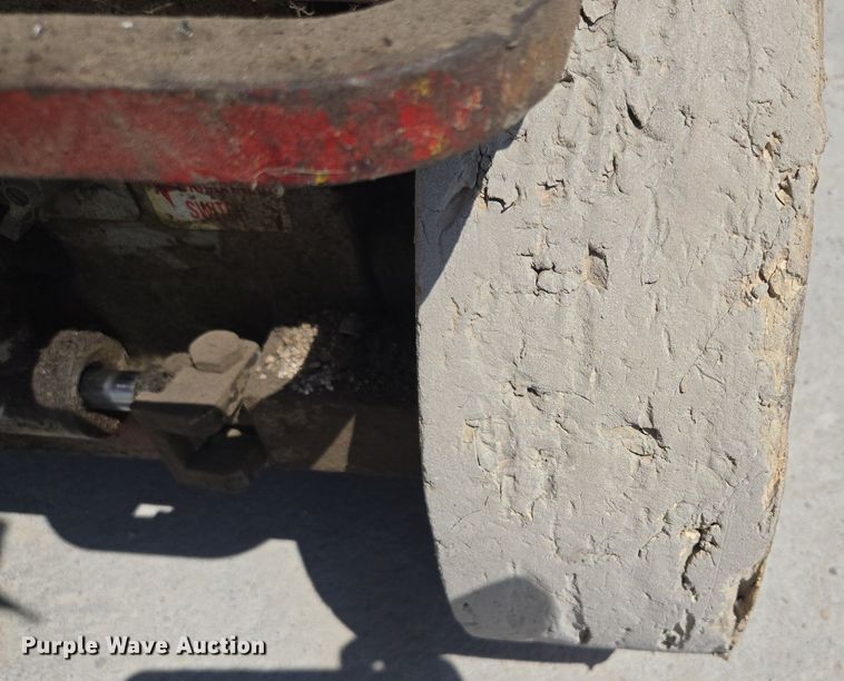 image for item DT7752 1999 Sky Jack SJIII-4626 scissor lift