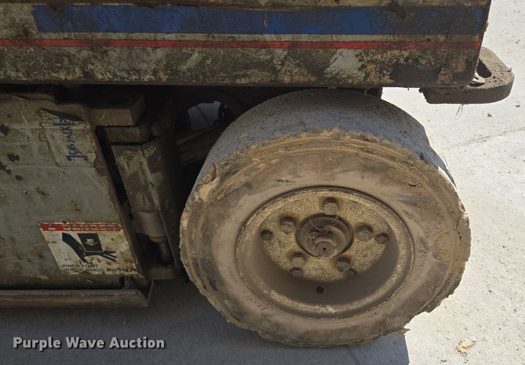 image for item DT7752 1999 Sky Jack SJIII-4626 scissor lift