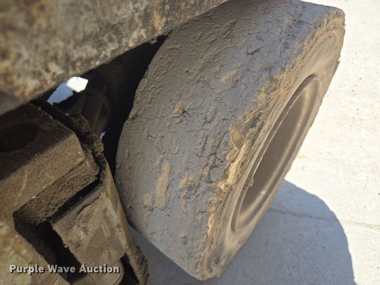 image for item DT7752 1999 Sky Jack SJIII-4626 scissor lift