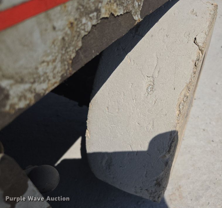 image for item DT7752 1999 Sky Jack SJIII-4626 scissor lift