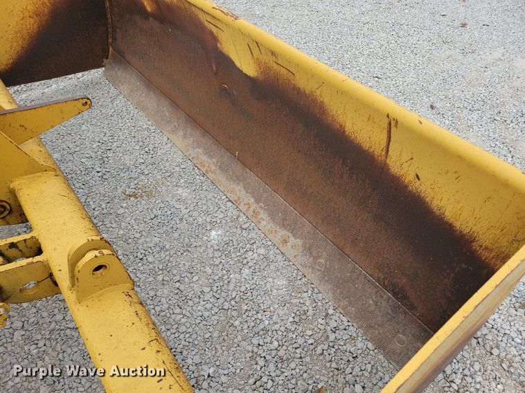 image for item DW2252 1987 Ford 345D landscape tractor