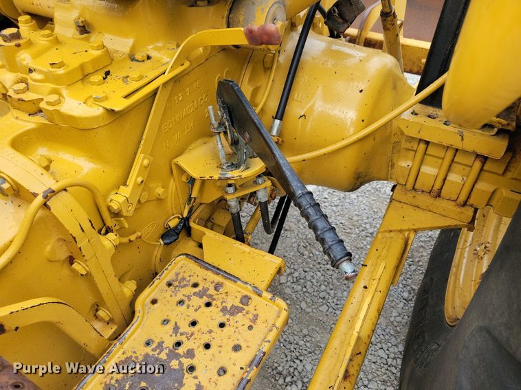 image for item DW2252 1987 Ford 345D landscape tractor