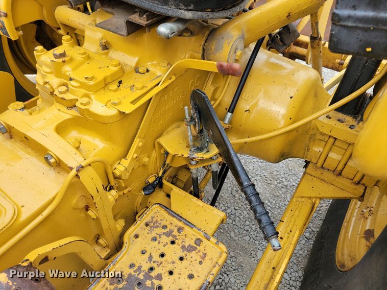 image for item DW2252 1987 Ford 345D landscape tractor