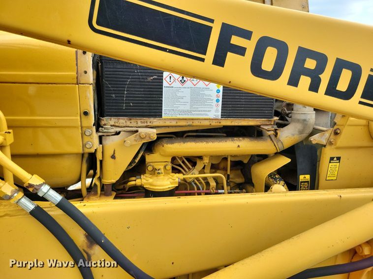 image for item DW2252 1987 Ford 345D landscape tractor