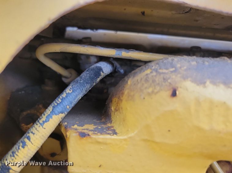 image for item DW2252 1987 Ford 345D landscape tractor