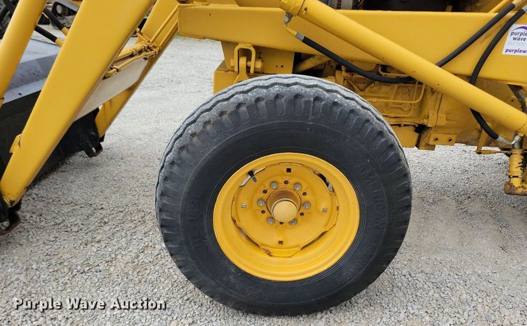 image for item DW2252 1987 Ford 345D landscape tractor