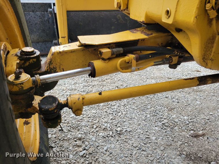 image for item DW2252 1987 Ford 345D landscape tractor