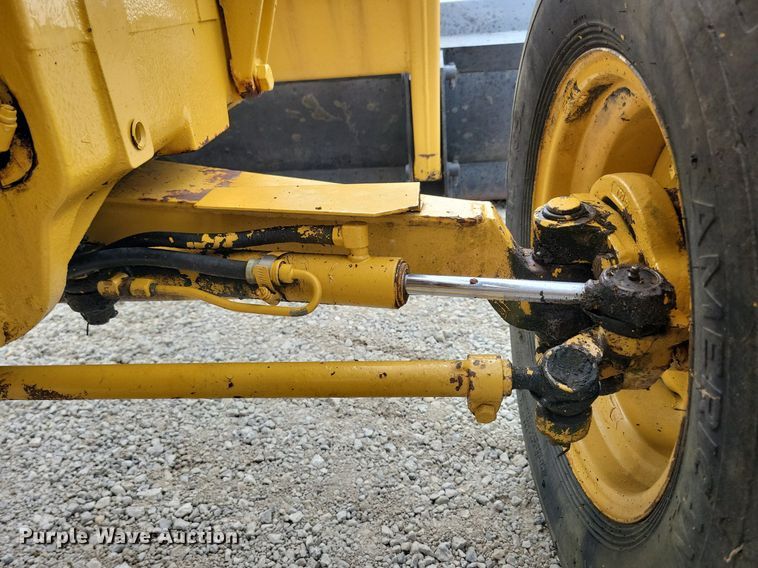 image for item DW2252 1987 Ford 345D landscape tractor