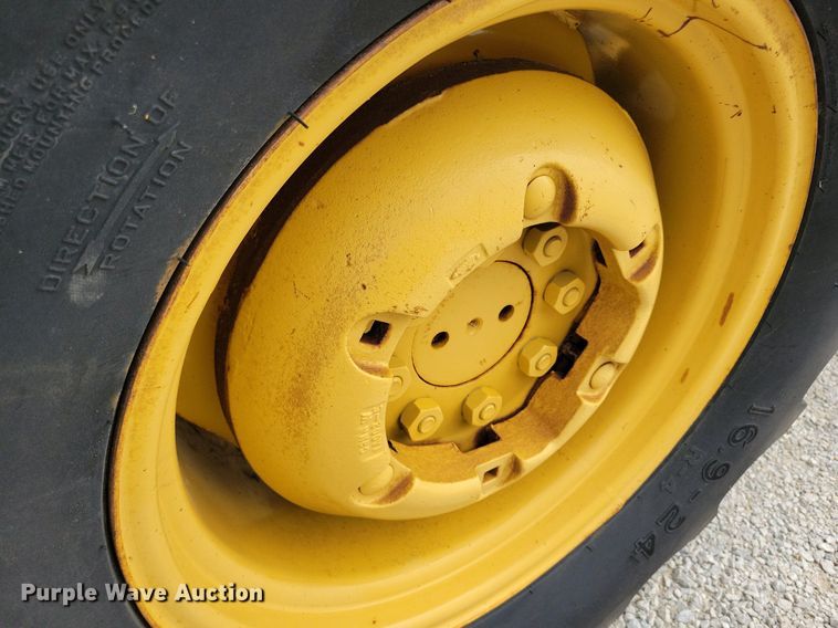 image for item DW2252 1987 Ford 345D landscape tractor