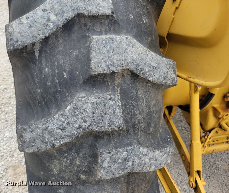 image for item DW2252 1987 Ford 345D landscape tractor