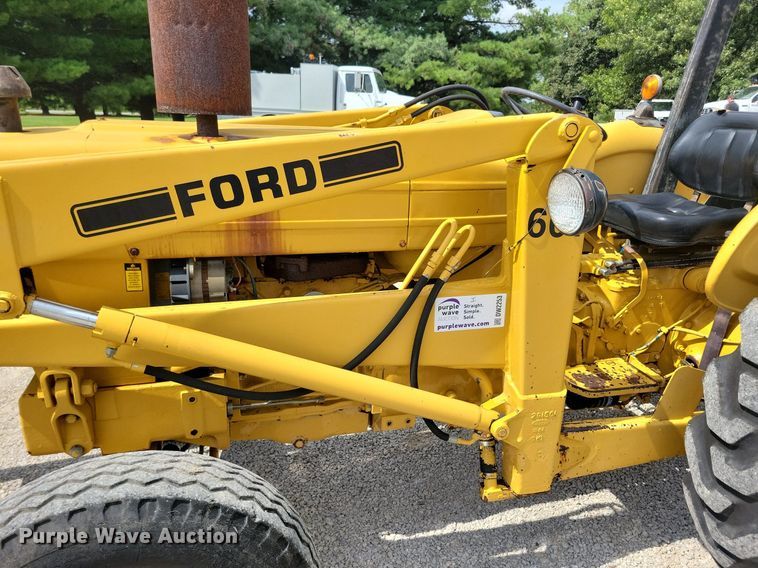 image for item DW2253 1985 Ford 345D landscape tractor
