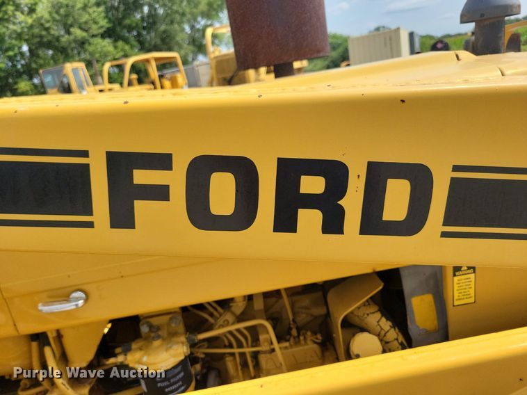 image for item DW2253 1985 Ford 345D landscape tractor