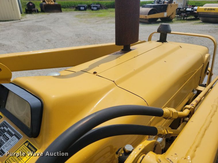 image for item DW2253 1985 Ford 345D landscape tractor