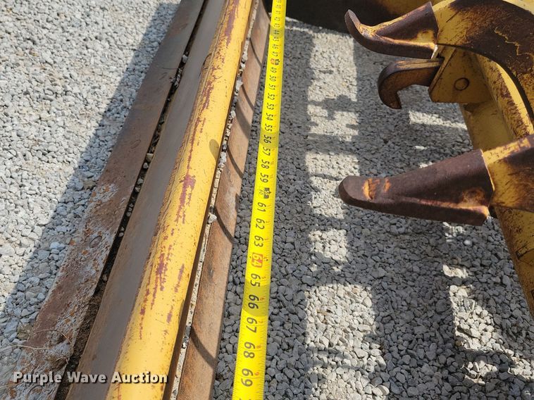 image for item DW2253 1985 Ford 345D landscape tractor