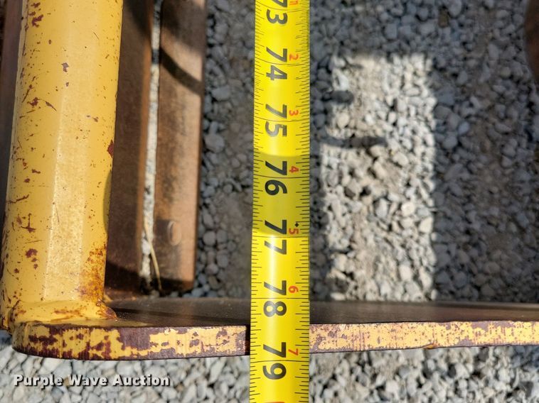 image for item DW2253 1985 Ford 345D landscape tractor