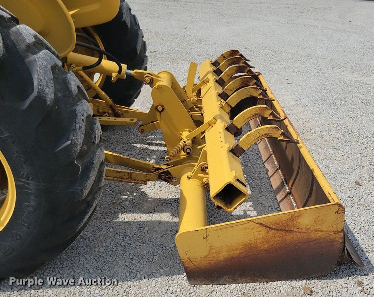 image for item DW2253 1985 Ford 345D landscape tractor