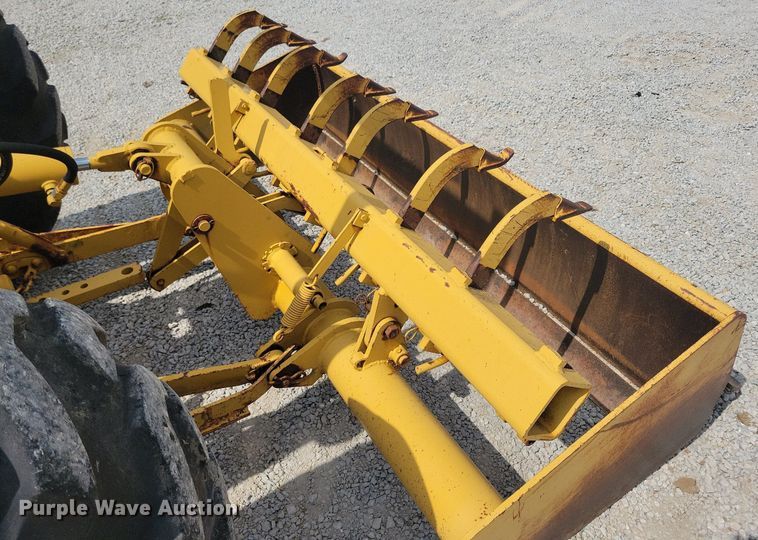 image for item DW2253 1985 Ford 345D landscape tractor