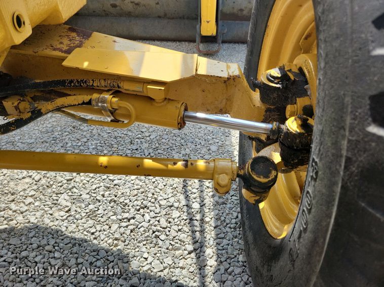 image for item DW2253 1985 Ford 345D landscape tractor