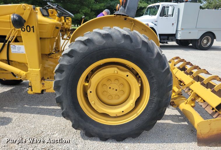 image for item DW2253 1985 Ford 345D landscape tractor