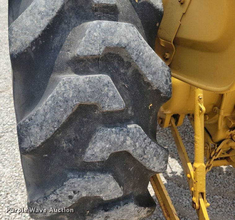 image for item DW2253 1985 Ford 345D landscape tractor