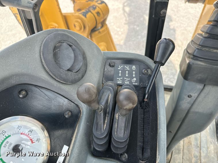 image for item DW2254 2002 Caterpillar 420D backhoe