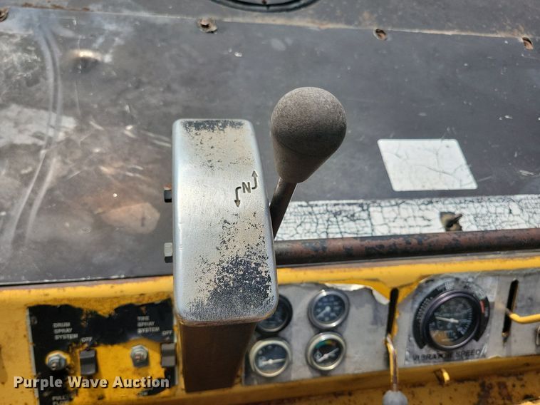 image for item DW2255 Hyster C615B single drum vibratory roller