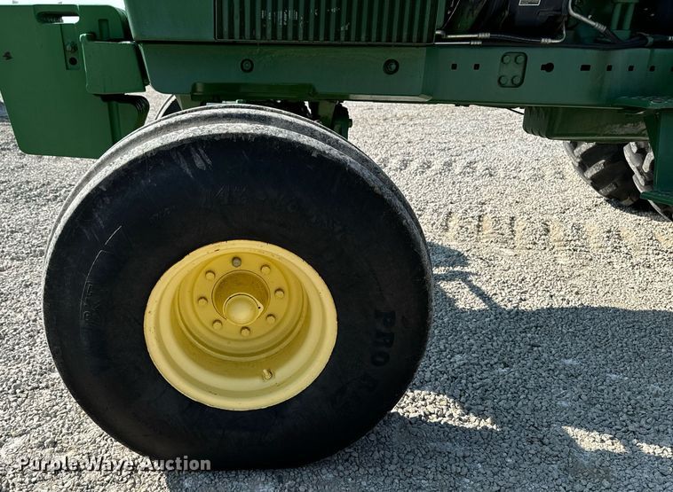 image for item DW2257 1979 John Deere 4640P tractor