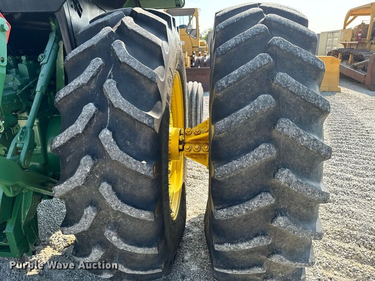 image for item DW2257 1979 John Deere 4640P tractor