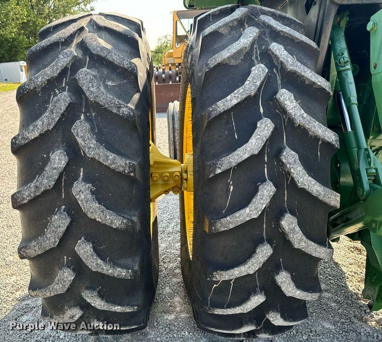 image for item DW2257 1979 John Deere 4640P tractor