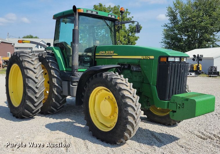 image for item DW2258 2000 John Deere 8410 MFWD tractor