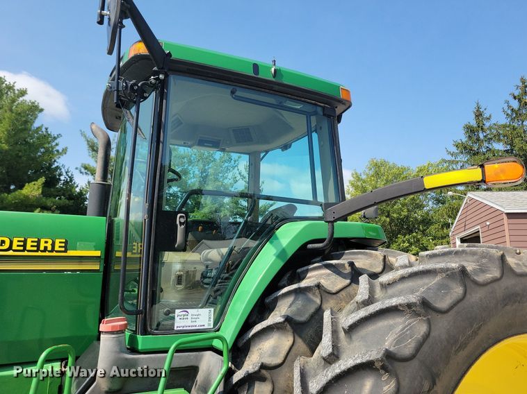 image for item DW2258 2000 John Deere 8410 MFWD tractor