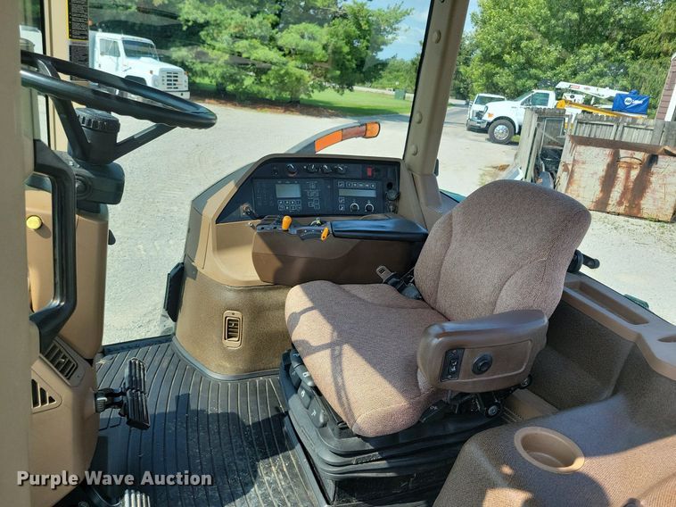 image for item DW2258 2000 John Deere 8410 MFWD tractor