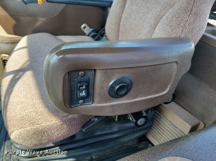 image for item DW2258 2000 John Deere 8410 MFWD tractor