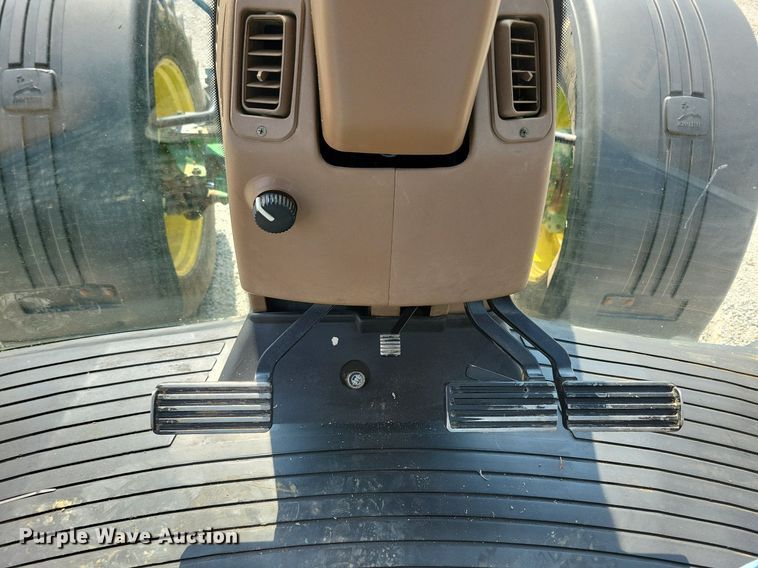 image for item DW2258 2000 John Deere 8410 MFWD tractor