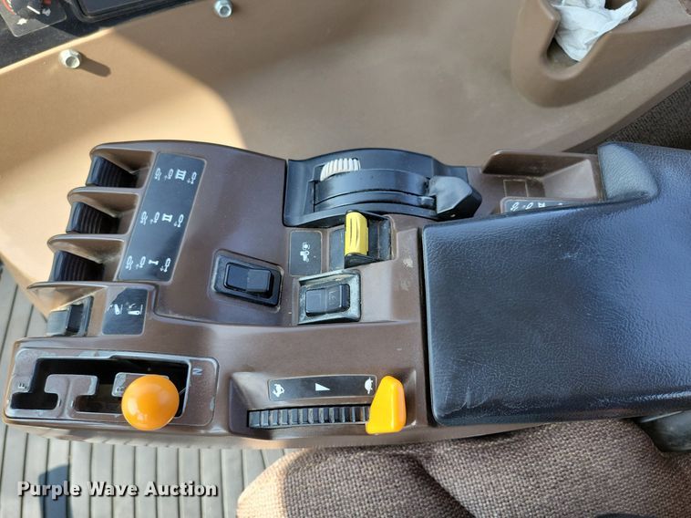 image for item DW2258 2000 John Deere 8410 MFWD tractor