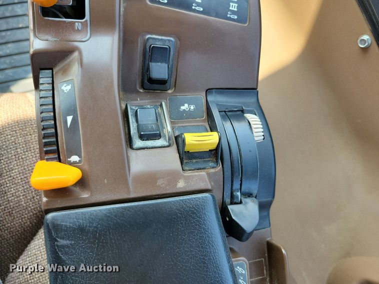 image for item DW2258 2000 John Deere 8410 MFWD tractor