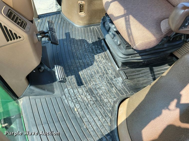 image for item DW2258 2000 John Deere 8410 MFWD tractor