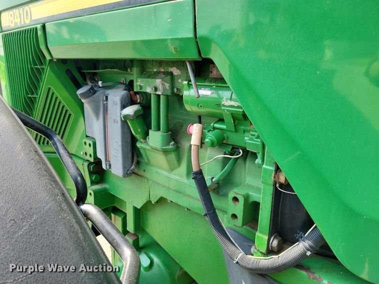 image for item DW2258 2000 John Deere 8410 MFWD tractor