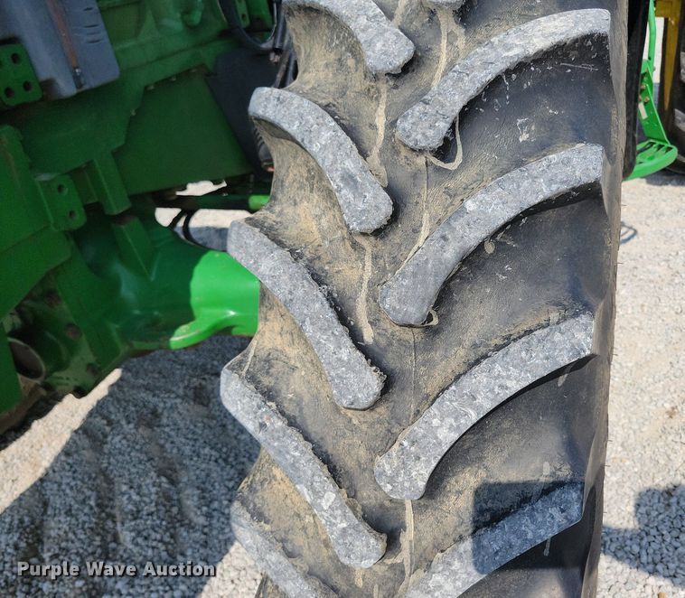 image for item DW2258 2000 John Deere 8410 MFWD tractor