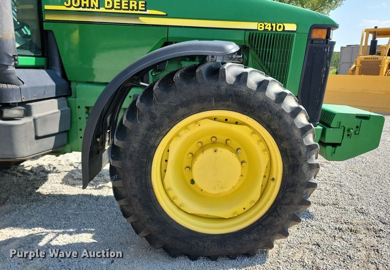 image for item DW2258 2000 John Deere 8410 MFWD tractor
