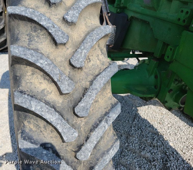 image for item DW2258 2000 John Deere 8410 MFWD tractor