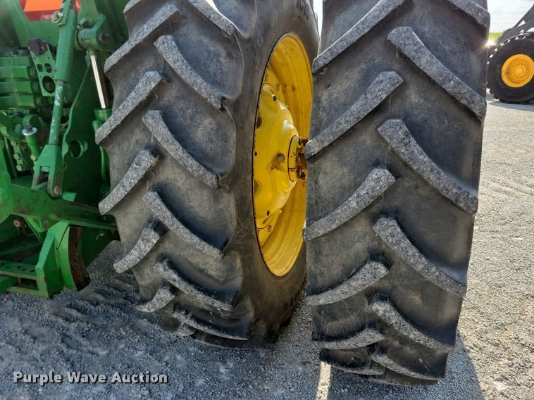 image for item DW2258 2000 John Deere 8410 MFWD tractor