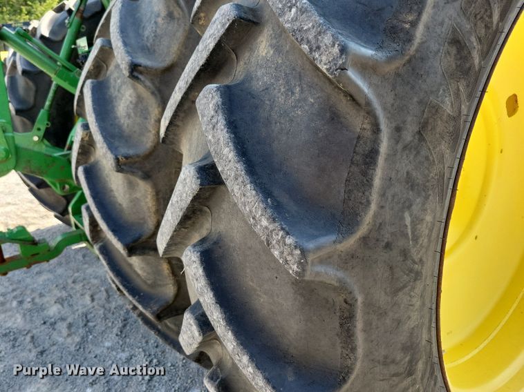 image for item DW2258 2000 John Deere 8410 MFWD tractor