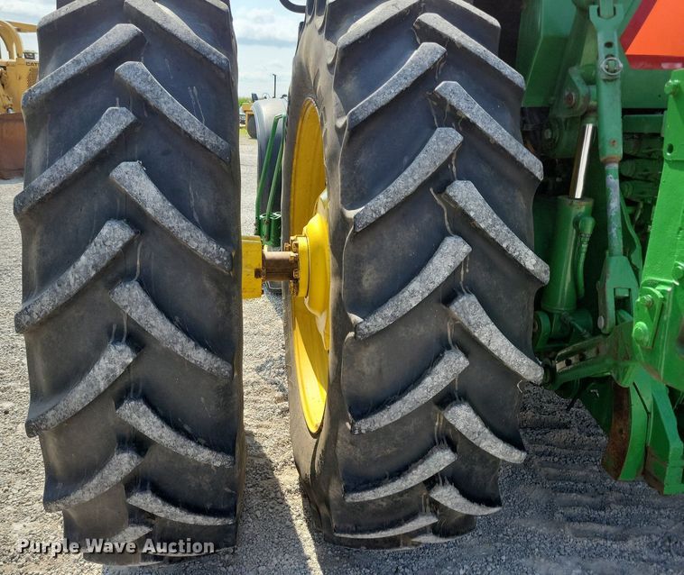 image for item DW2258 2000 John Deere 8410 MFWD tractor