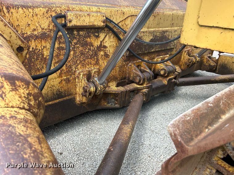 image for item DW2265 1969 Caterpillar D8H dozer