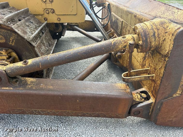 image for item DW2265 1969 Caterpillar D8H dozer