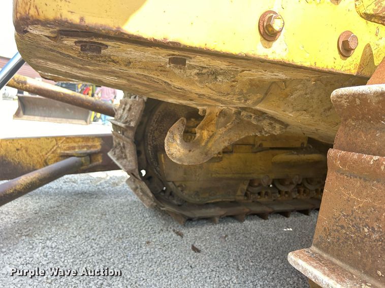 image for item DW2265 1969 Caterpillar D8H dozer