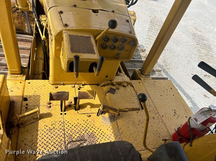 image for item DW2265 1969 Caterpillar D8H dozer