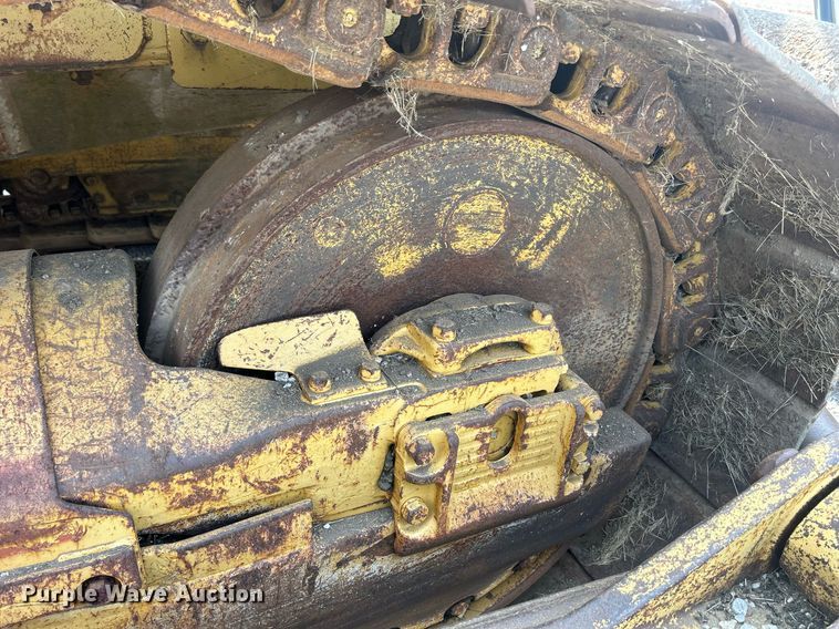 image for item DW2265 1969 Caterpillar D8H dozer