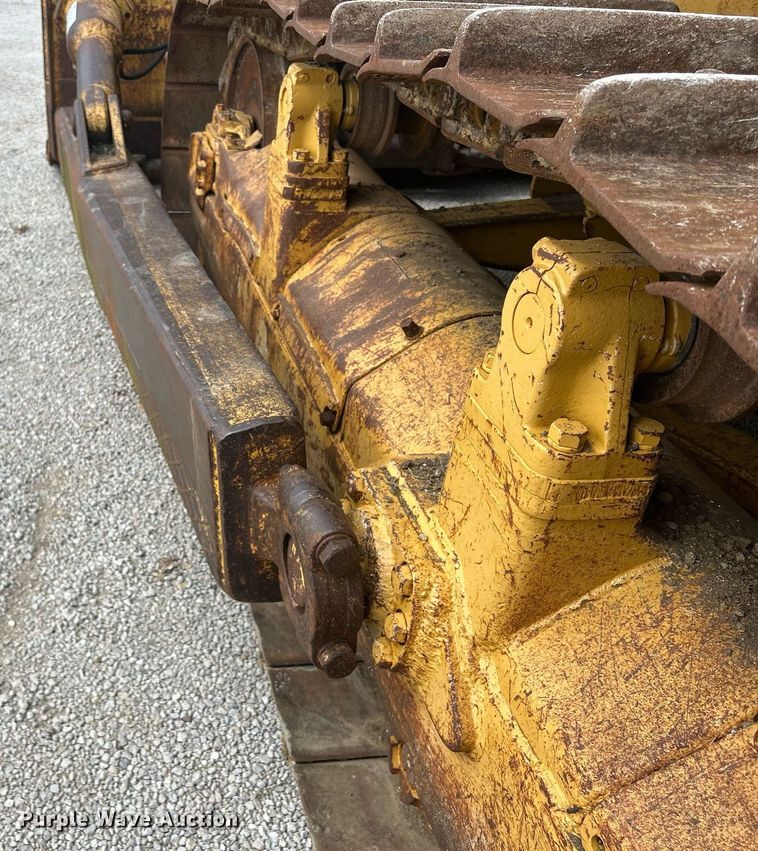 image for item DW2265 1969 Caterpillar D8H dozer